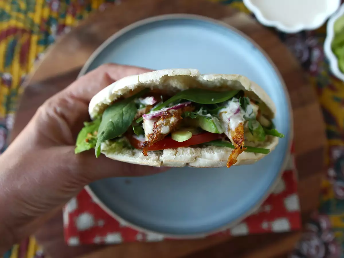 Hähnchen-Shawarma aus der Heißluftfritteuse, Pita und Tahini-Sauce - foto 4