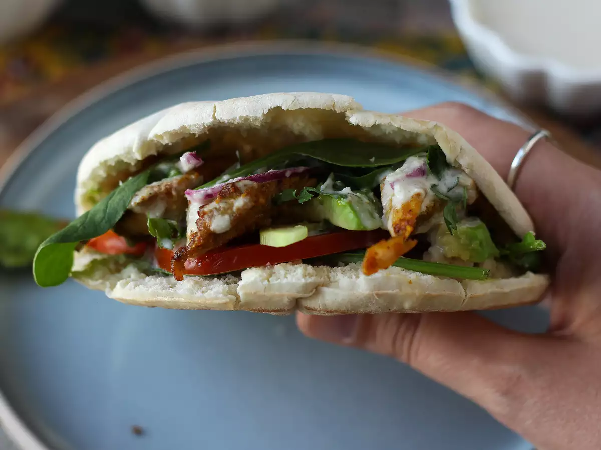Hähnchen-Shawarma aus der Heißluftfritteuse, Pita und Tahini-Sauce - foto 5