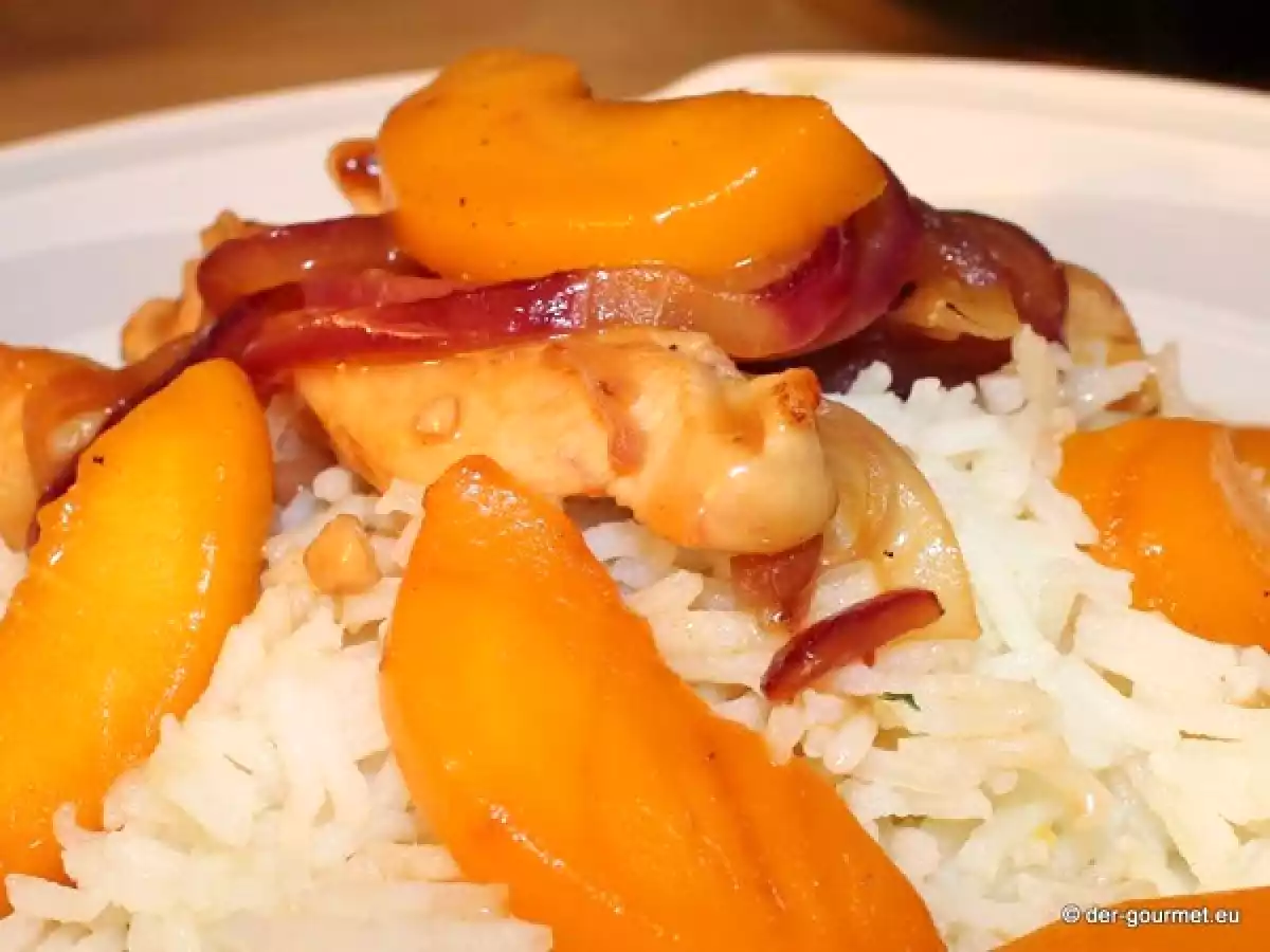 Hähnchen süßsauer mit Pfirsich und Cashewkernen
