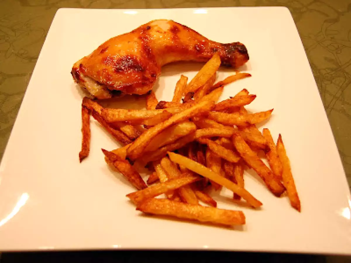 Hähnchenschenkel mit Pommes