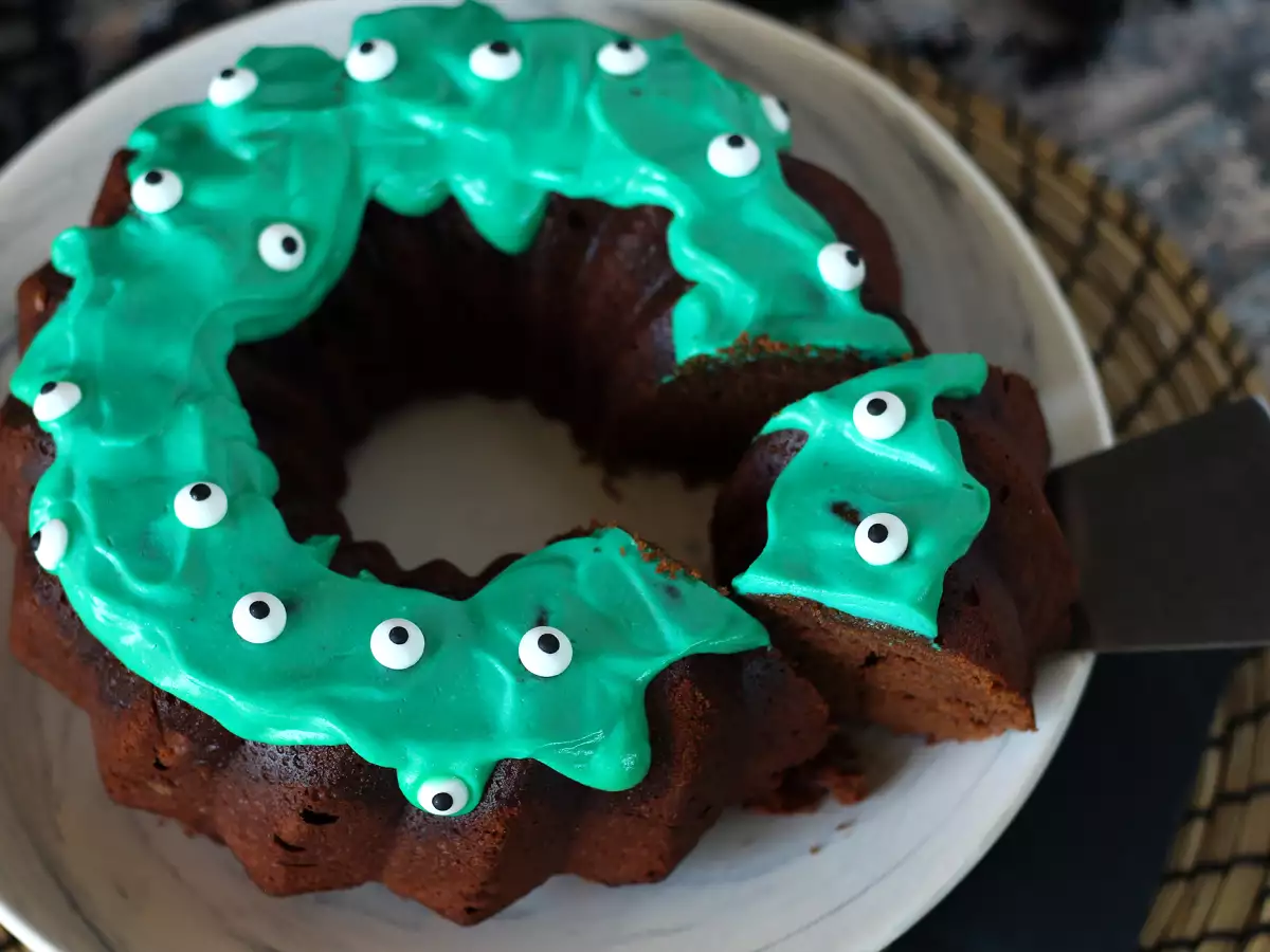 Halloween-Gugelhupf: saftiger Schokoladenkuchen mit Glasur - foto 5
