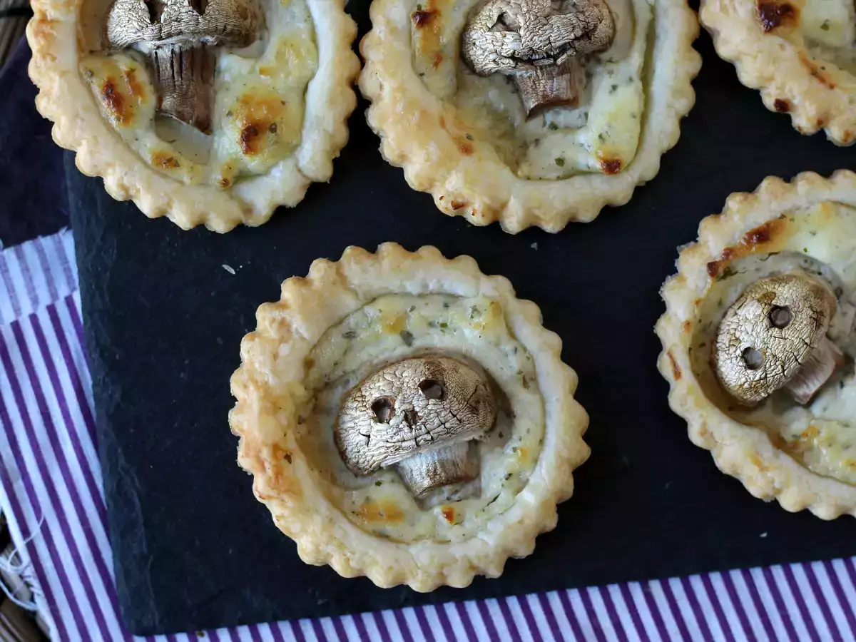 Halloween-Tartelettes mit Pilzen und Knoblauch-Kräuter-Frischkäse - foto 3