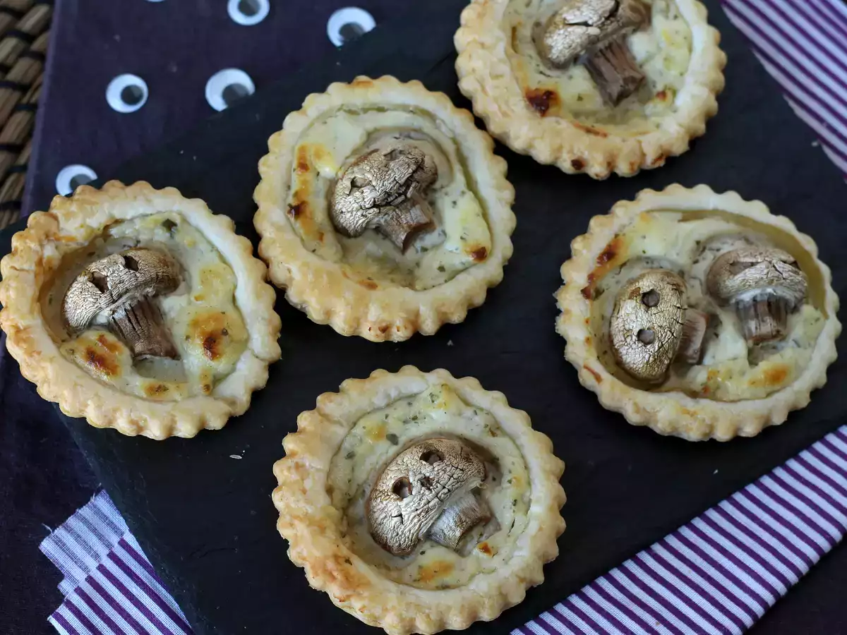 Halloween-Tartelettes mit Pilzen und Knoblauch-Kräuter-Frischkäse - foto 5