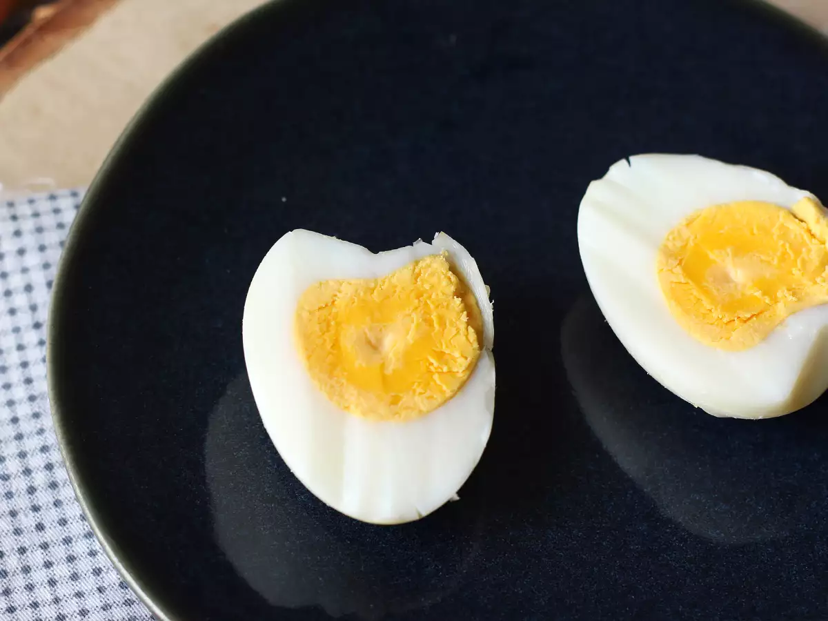 Hartgekochte Eier in der Heißluftfritteuse - foto 4