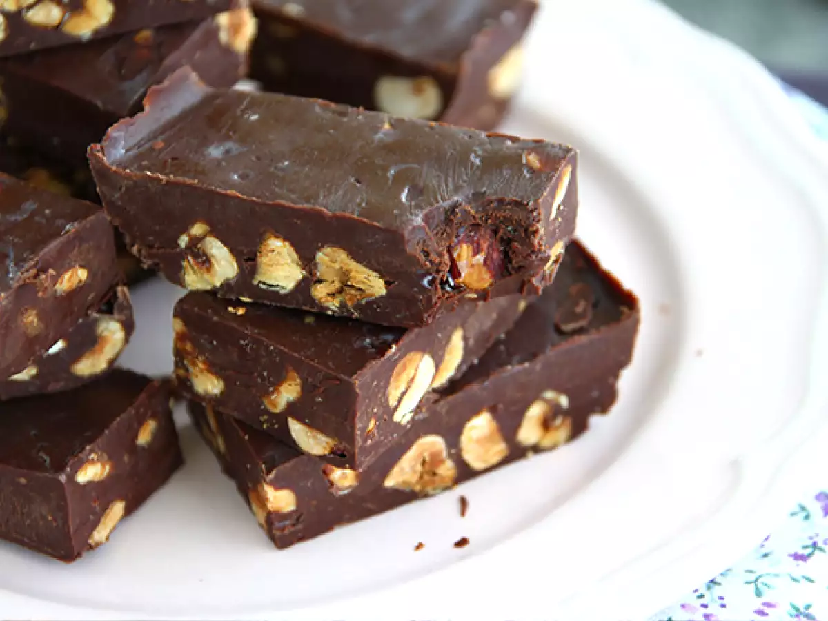 Haselnuss-Fudge - Schokoladen-Haselnuss-Quadrate - foto 4