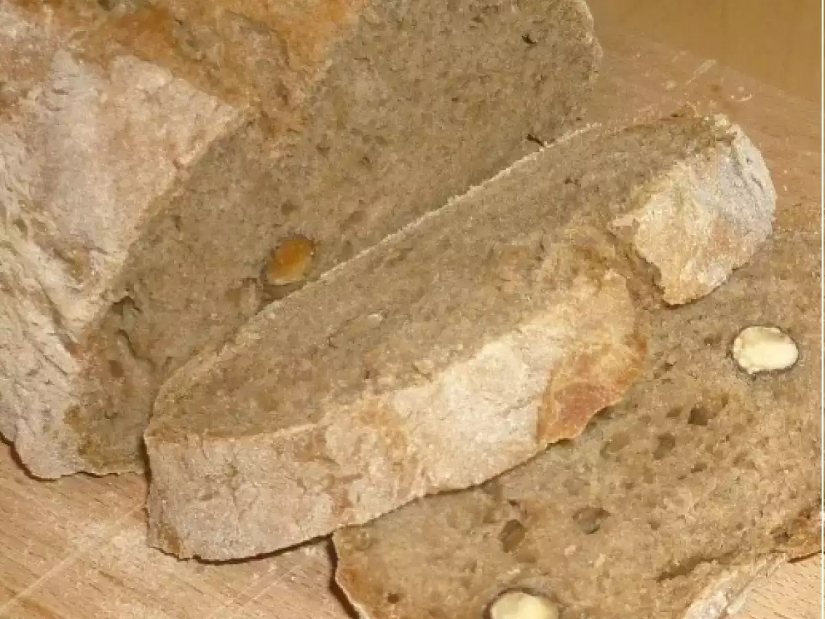 Haselnussbrot mit Preiselbeerbutter