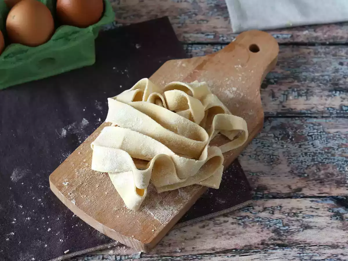 Hausgemachte Eierpappardelle: Das Rezept wird Schritt für Schritt erklärt