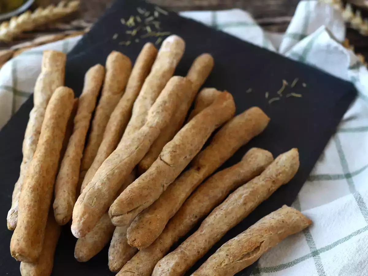 Hausgemachte Grissini mit Kräutern: einfach zuzubereiten und hyperknusprig! - foto 2