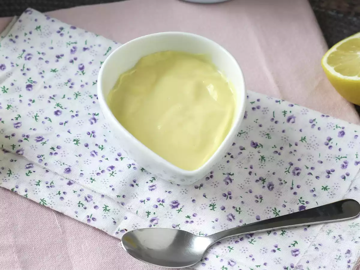 Hausgemachte Mayonnaise mit Olivenöl