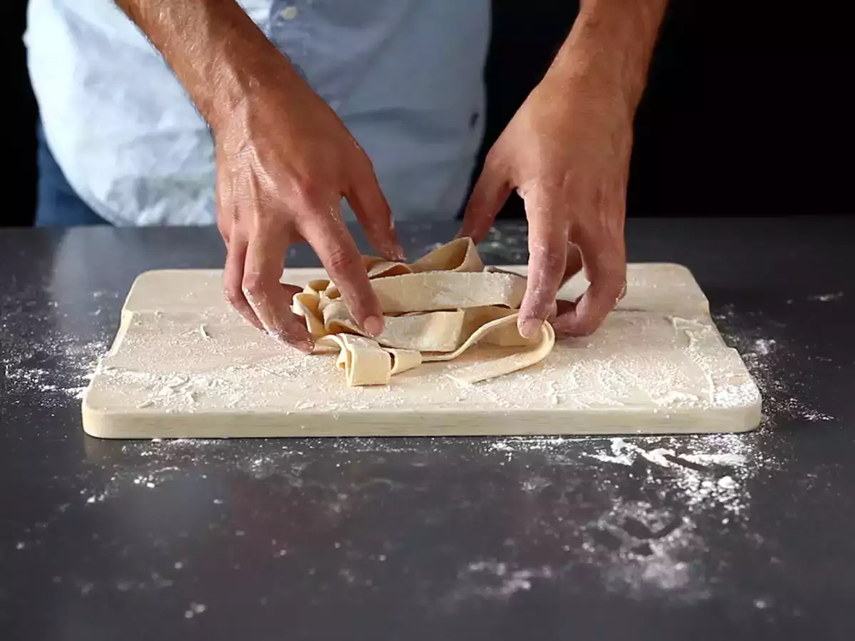 Hausgemachte Pappardelle mit Ei: Schritt für Schritt erklärt - foto 3