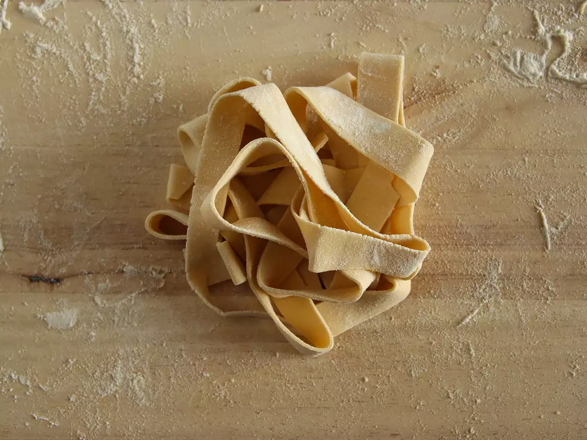 Hausgemachte Pappardelle mit Ei: Schritt für Schritt erklärt - foto 6