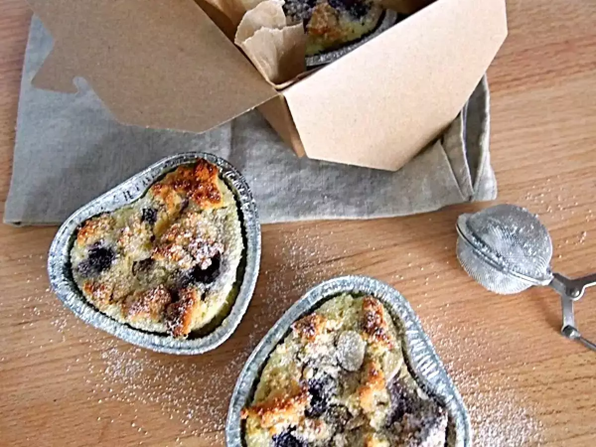 Heidelbeer-Käsekuchen-Törtchen mit Streuseln