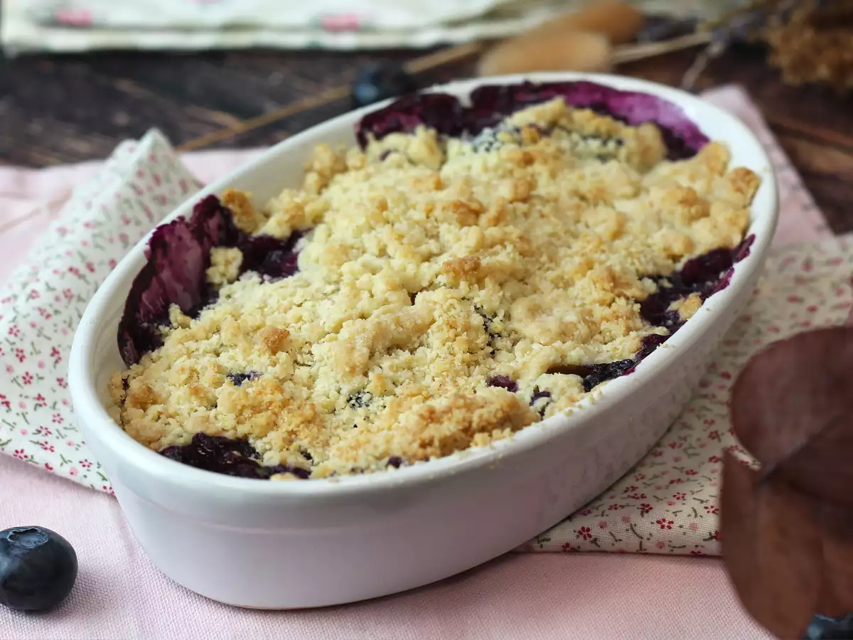 Heidelbeer-Mandel-Crumble: oben goldbraun, innen saftig - foto 4