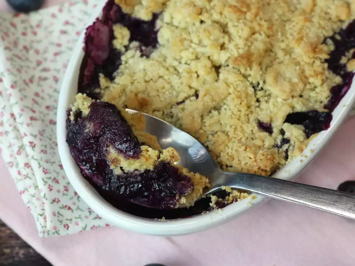 Heidelbeer-Mandel-Crumble: oben goldbraun, innen saftig - foto 5