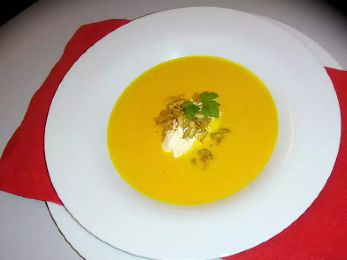 Herbstbeginn mit Karotten-Safran-Suppe