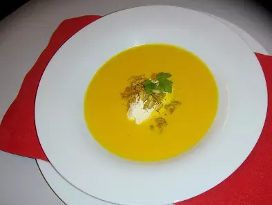 Herbstbeginn mit Karotten-Safran-Suppe