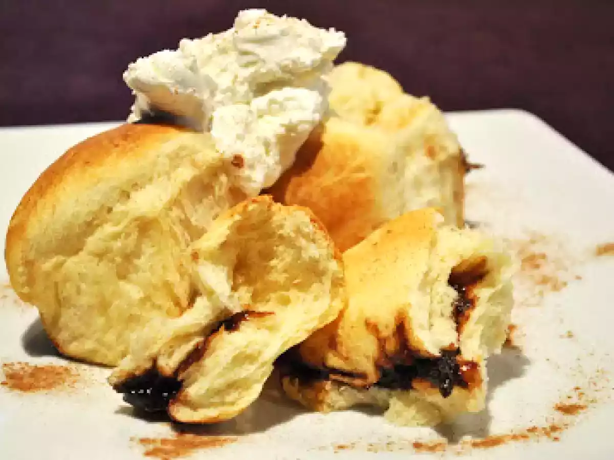 Herbstliche Buchteln mit Pflaumenmus