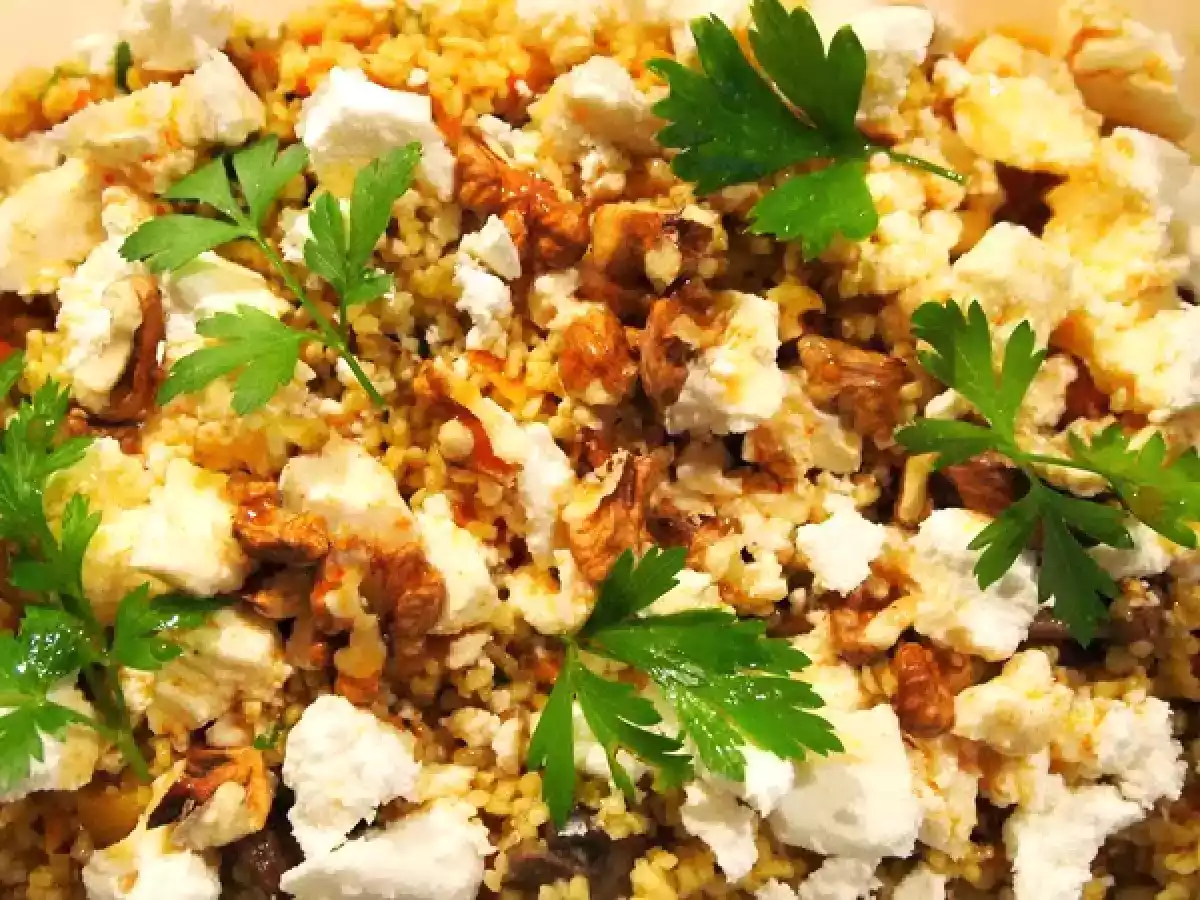 Herbstlicher Bulgur Salat mit Pilzen und Walnüssen