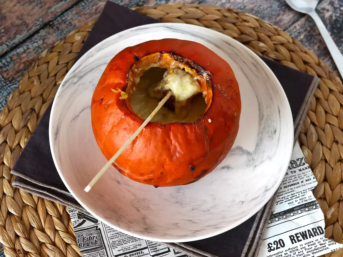 Herbstliches Reblochon-Fondue im Hokkaido-Kürbis!