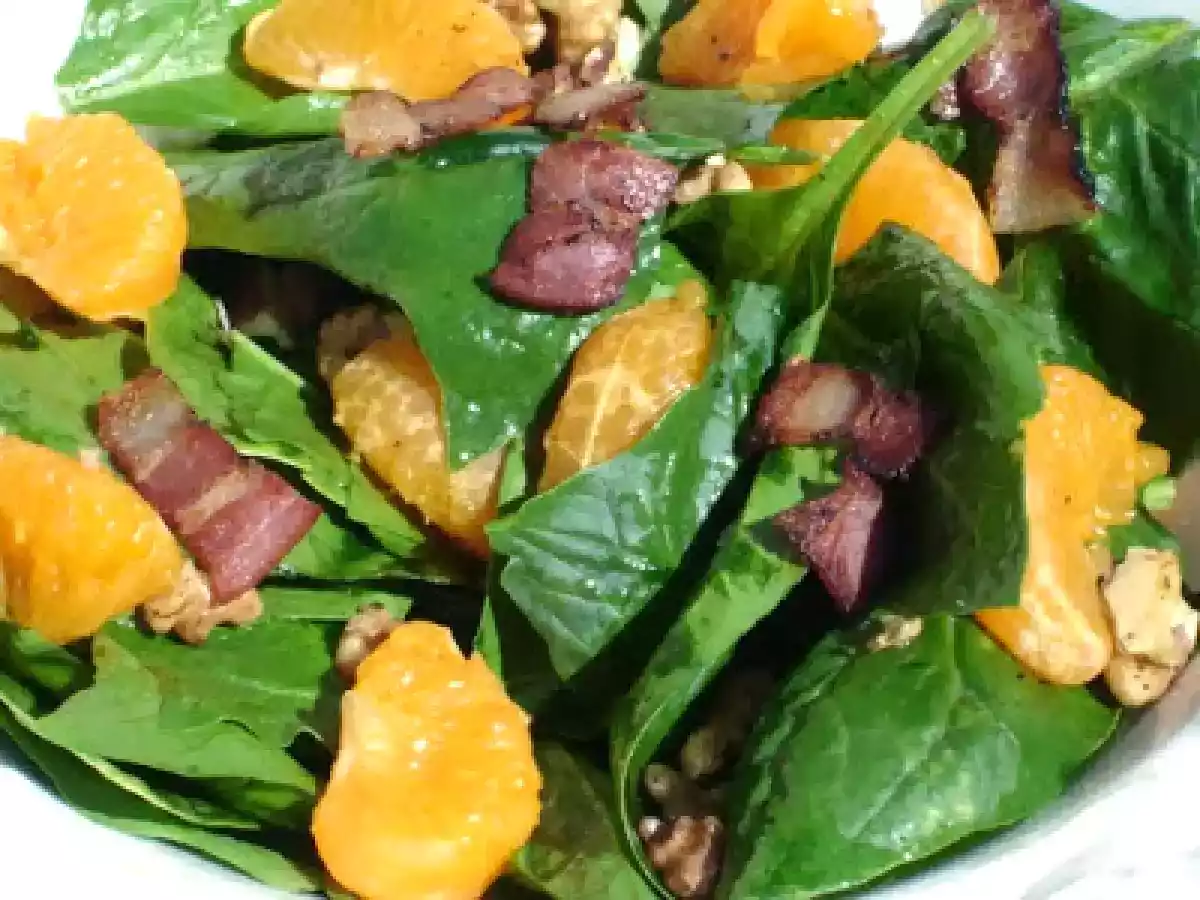 Herbstsalat: Spinatsalat mit Mandarinen, Walnüssen und Haselnüssen