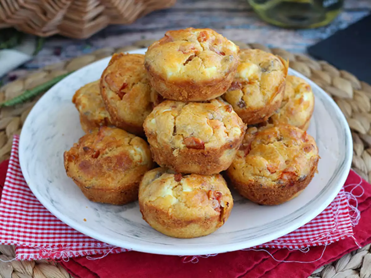 Herzhafte Muffins mit Thunfisch, Tomate und Feta : einfach und schnell