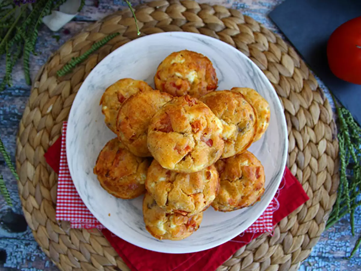 Herzhafte Muffins mit Thunfisch, Tomate und Feta : einfach und schnell - foto 2