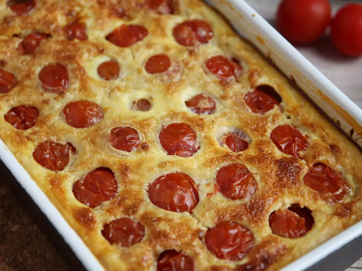 Herzhafter Clafoutis mit Kirschtomaten und Thunfisch - foto 2