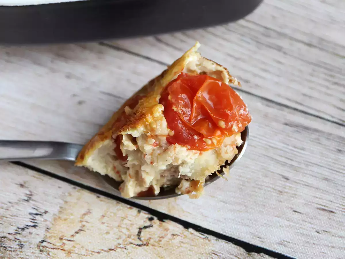 Herzhafter Clafoutis mit Kirschtomaten und Thunfisch - foto 3