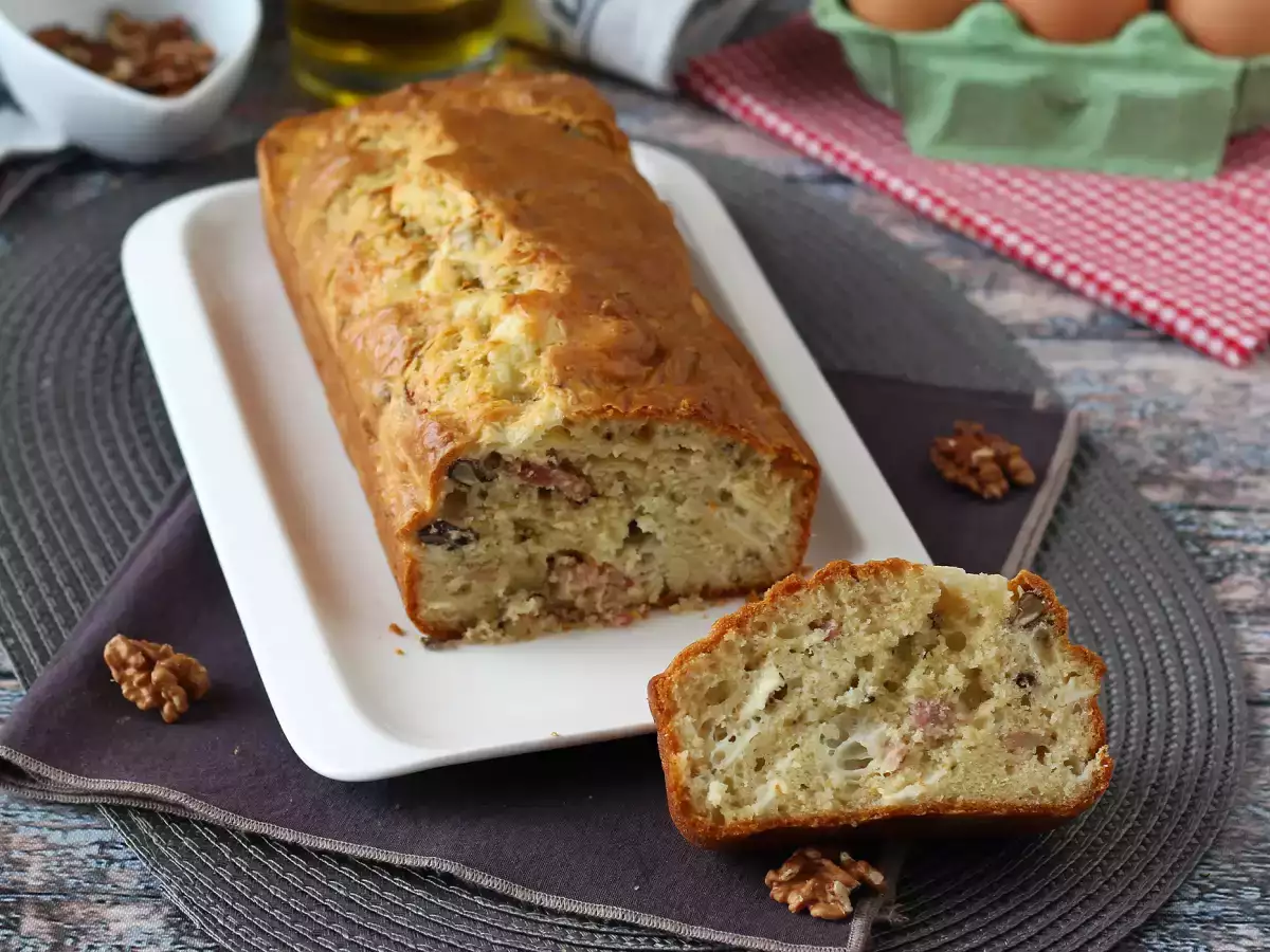 Herzhafter Kastenkuchen mit Speck, Ziegenkäse und Walnüssen