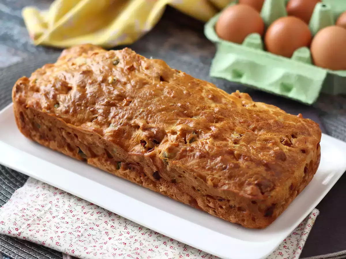 Herzhafter Kuchen mit Schinken, Oliven und getrockneten Tomaten mit Skyr - foto 4