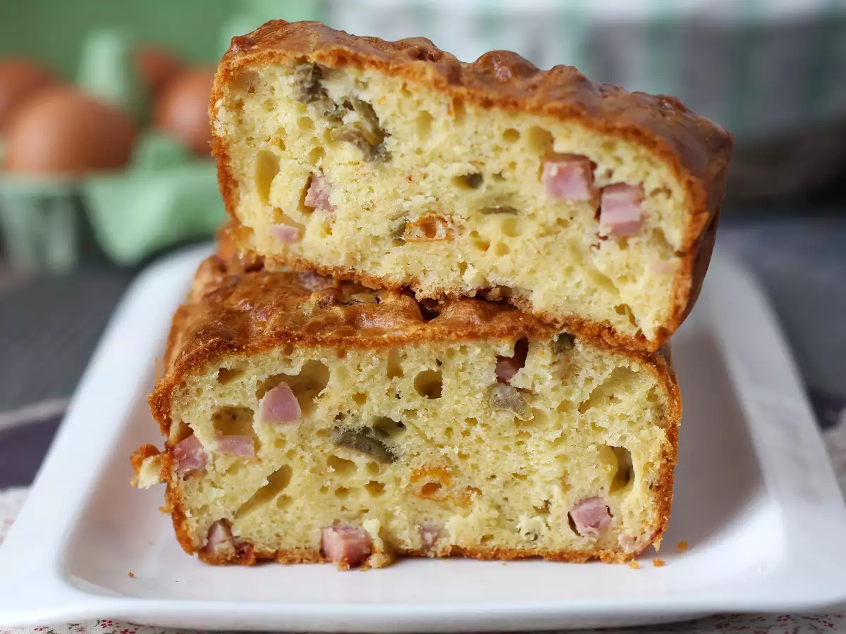 Herzhafter Kuchen mit Schinken, Oliven und getrockneten Tomaten mit Skyr - foto 5