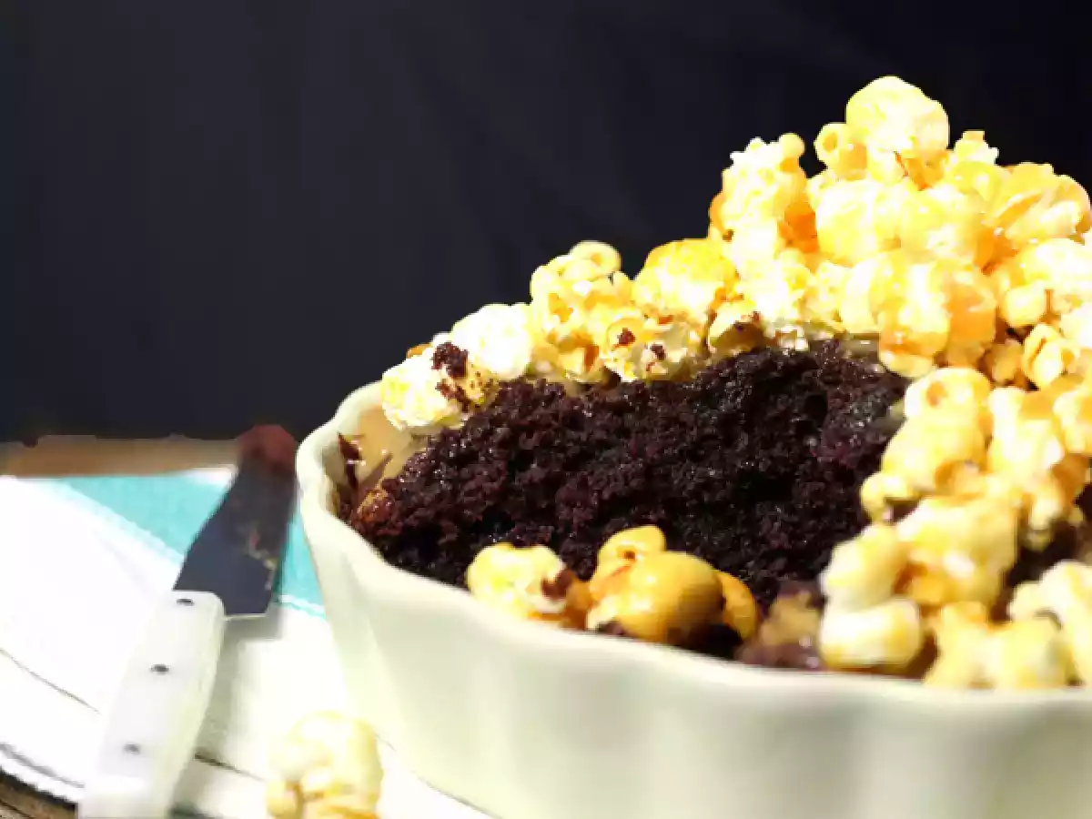 Heute esse ich, was Mama mir früher immer verboten hat: Cola-Kuchen mit Karamell-Popcorn