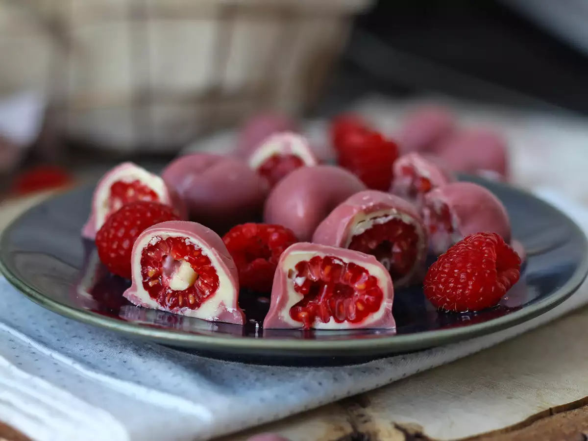 Himbeer-Häppchen mit weißer Schokolade und Ruby-Schokolade nach Franui-Art