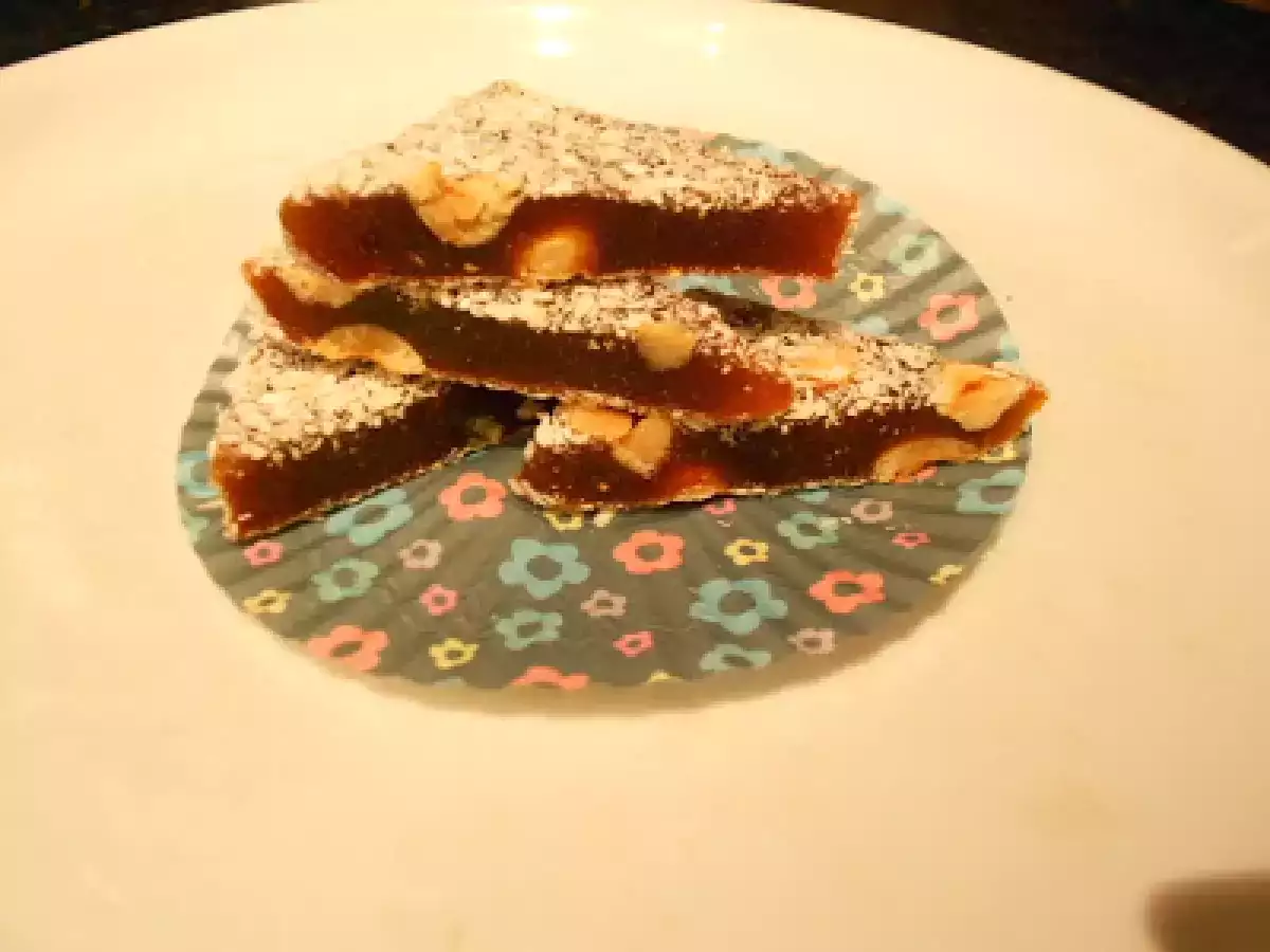 Himbeer ~ Johannisbeer ~ Ecken mit gerösteten Haselnüssen