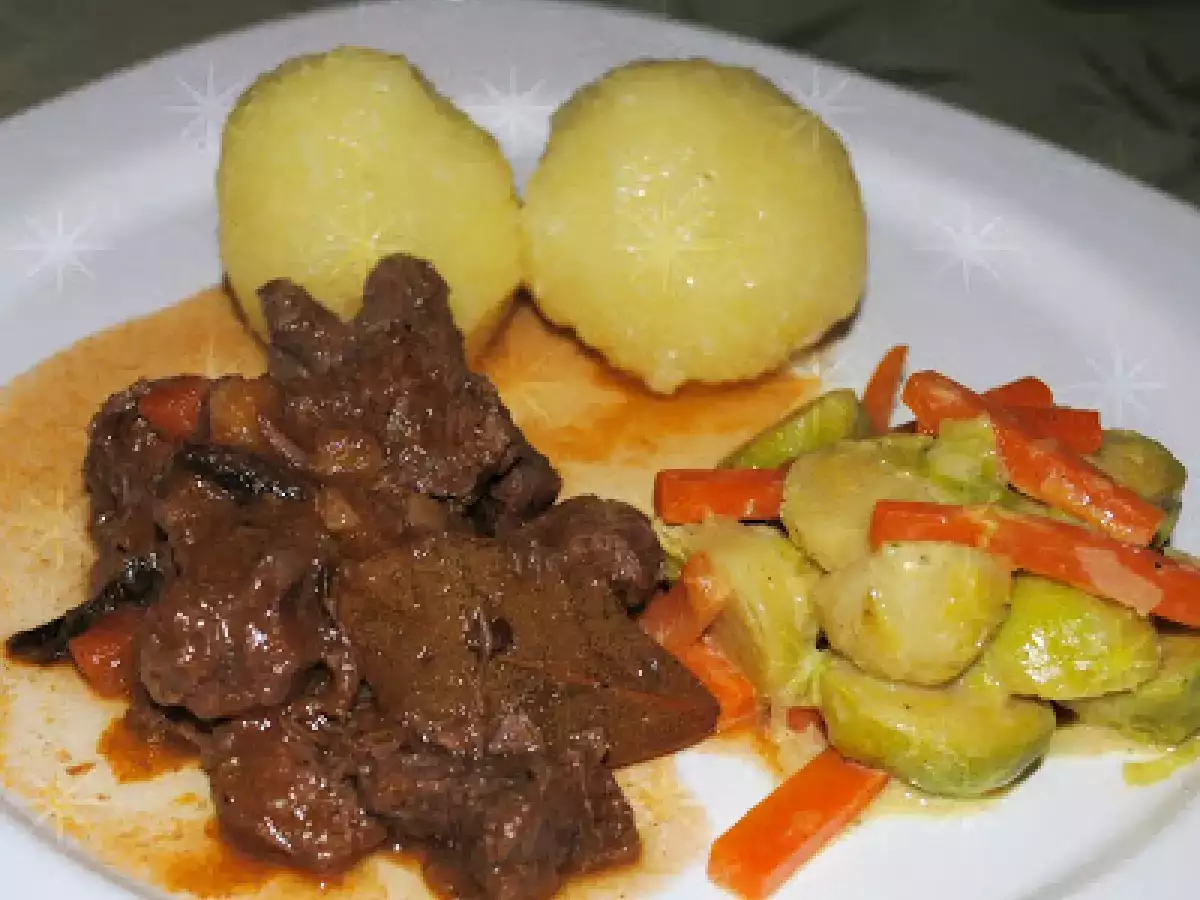 Hirschgulasch mit Pflaumenmus und Vanille