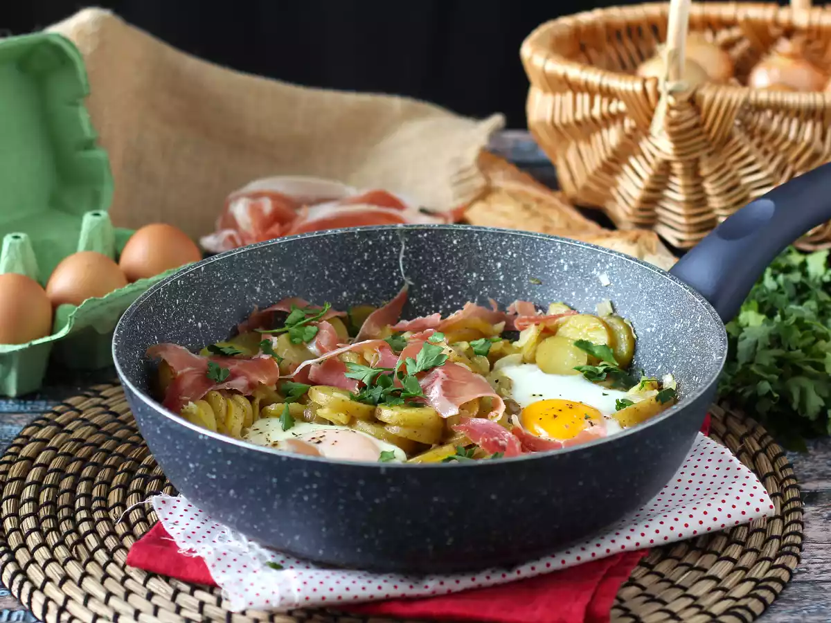 Huevos rotos, das supereinfache spanische Rezept aus Kartoffeln und Eiern - foto 5