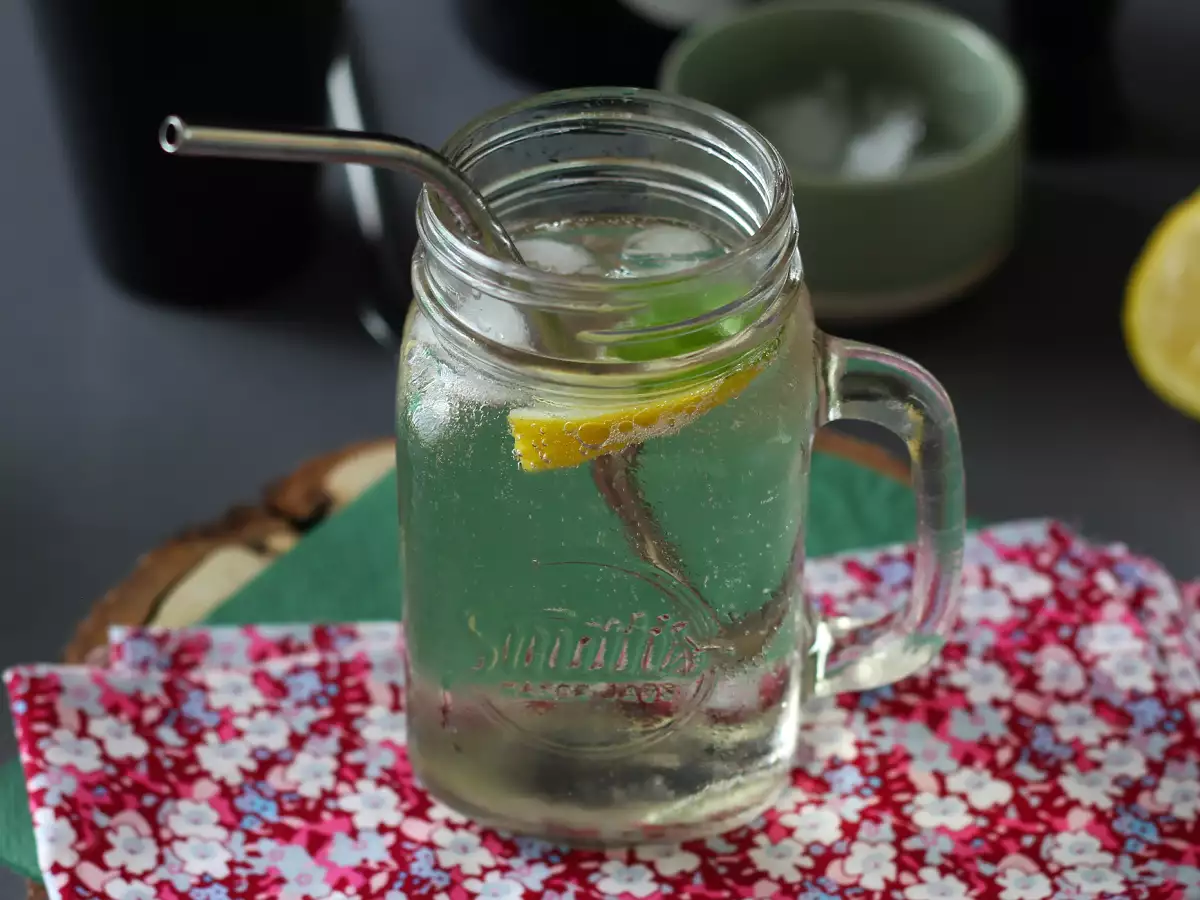 Hugo-Spritz mit Holunderblütensirup – erfrischender, süßer Cocktail - foto 4