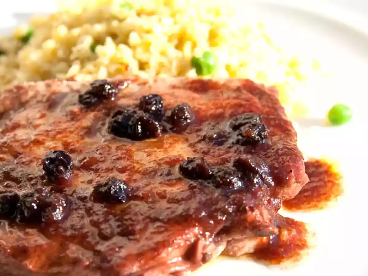 Hühnerbrust in Sherry-Rosinen Sauce