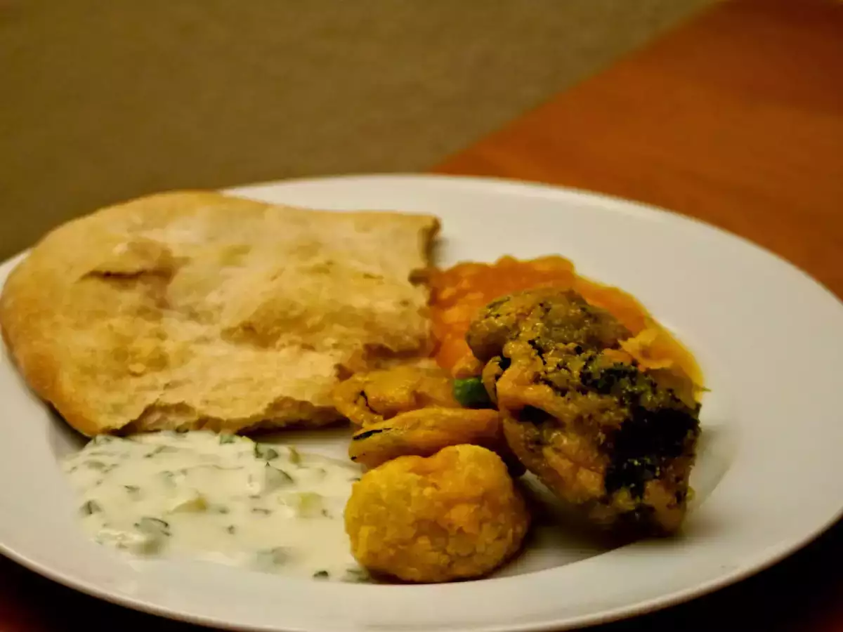Indische Gemüse-Pakora mit Naan, 