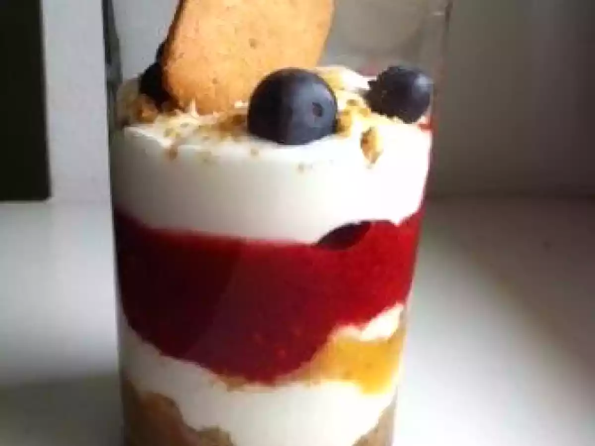 Ingwer-Trifle mit Waldbeeren