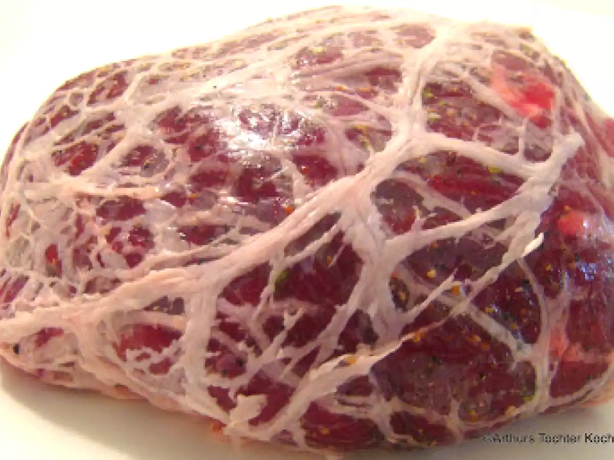 Ins Netz gegangen! Oberschale vom Damwild mit Rosenkohlblättchen und Semmelknödel