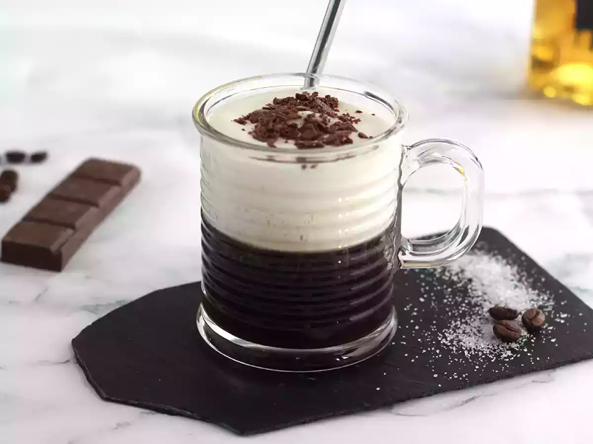 Irish Coffee (Kaffee mit Whisky und Schlagsahne) - foto 4