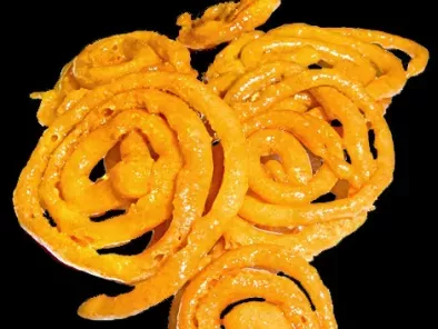Jalebi - frittierte, indische Teigspiralen