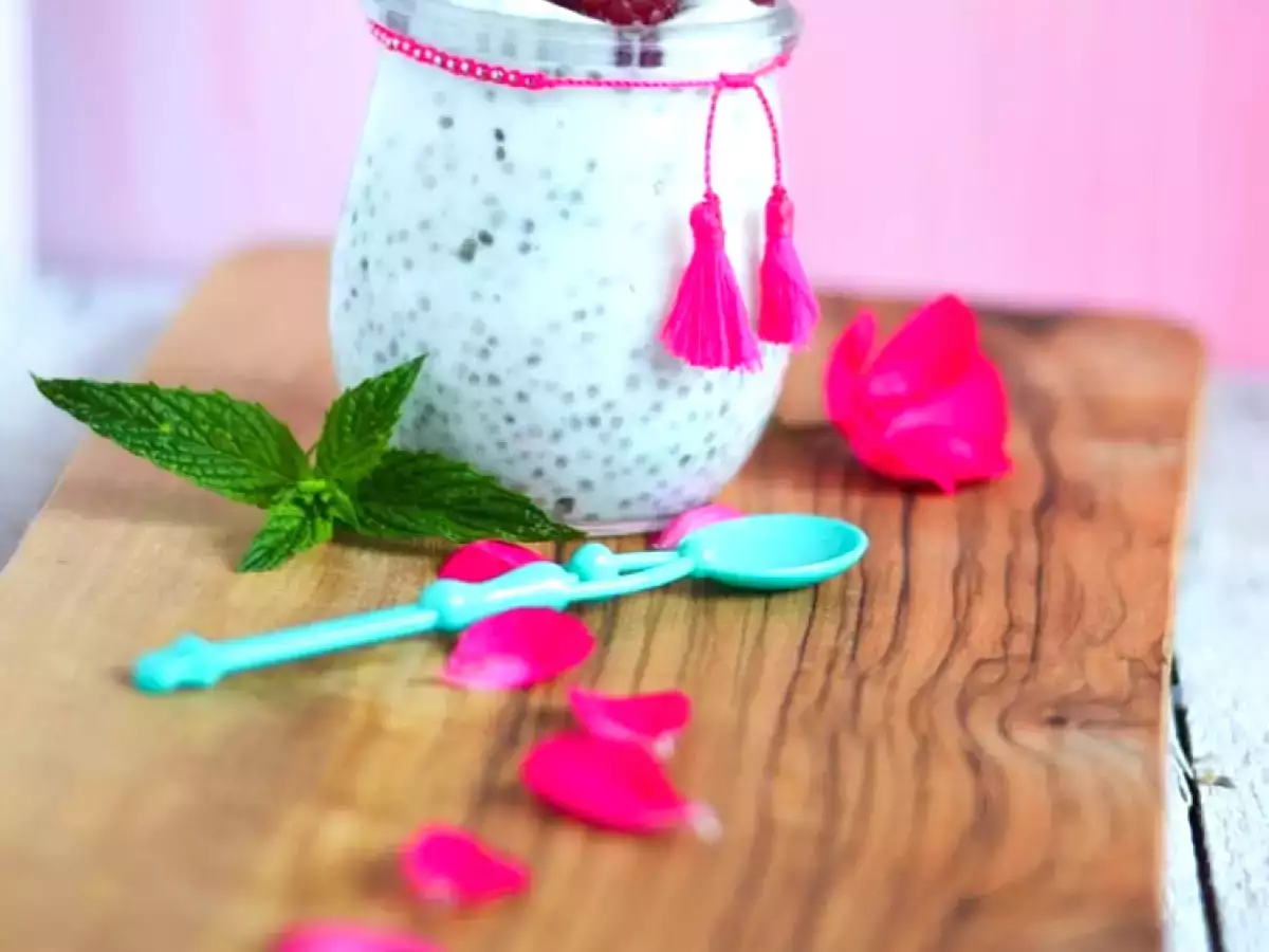 Joghurt Chiapudding mit Himbeeren