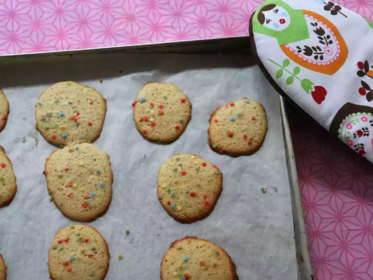 Joghurt cookies mit rhabarbersaft