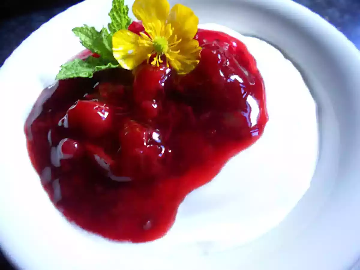 Joghurt nach Viili-Art mit Beerenkoch