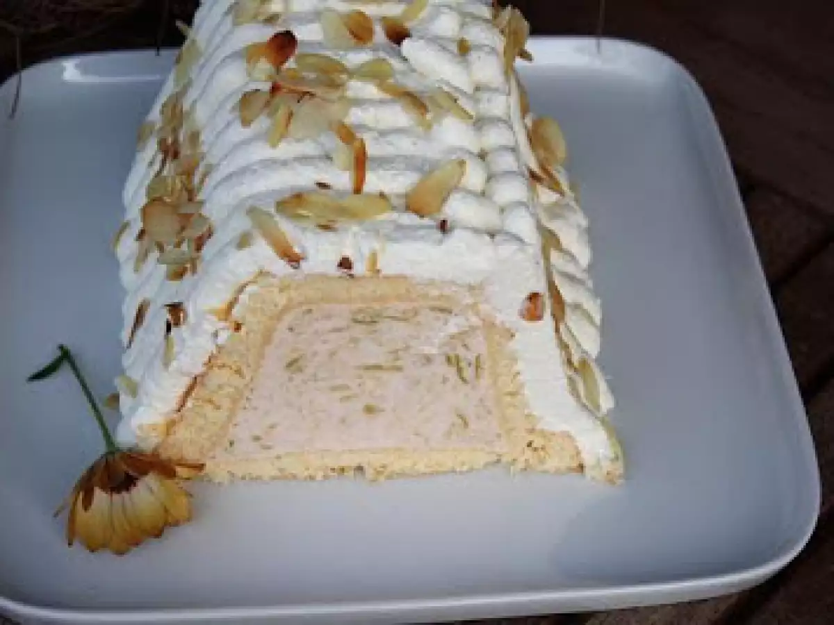 Joghurt-Rhabarber-Torte mit Eierlikör