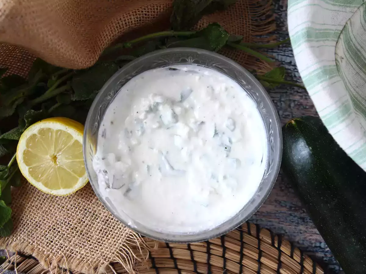 Joghurtsoße mit Feta, Zitrone und Minze – superfrisch! - foto 3
