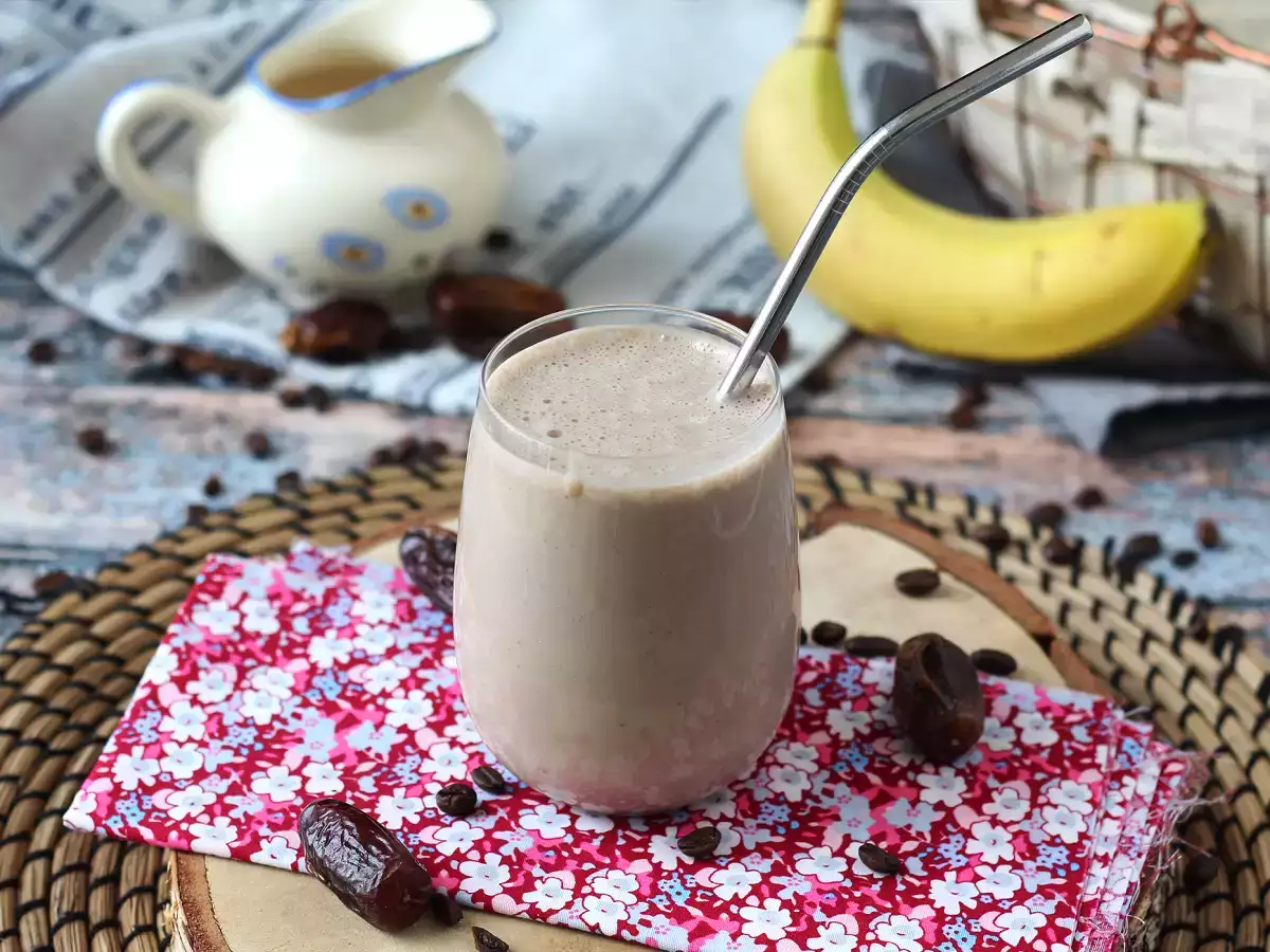 Kaffee-Dattel-Smoothie, der wach macht!