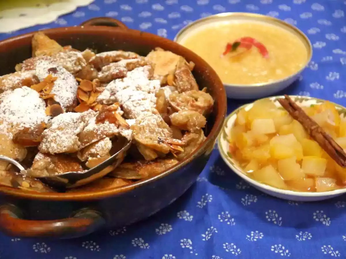 Kaiserschmarrn mit Apfel-Birnen-Kompott